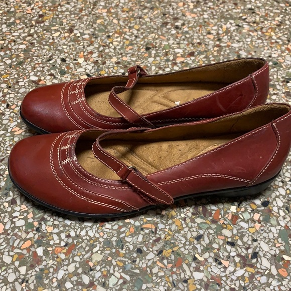 naturalizer red flats